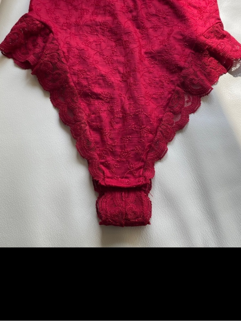 Delicate red lace Teddy G-string bodysuit by Arianne - made in Canada - Picture 5 of 16